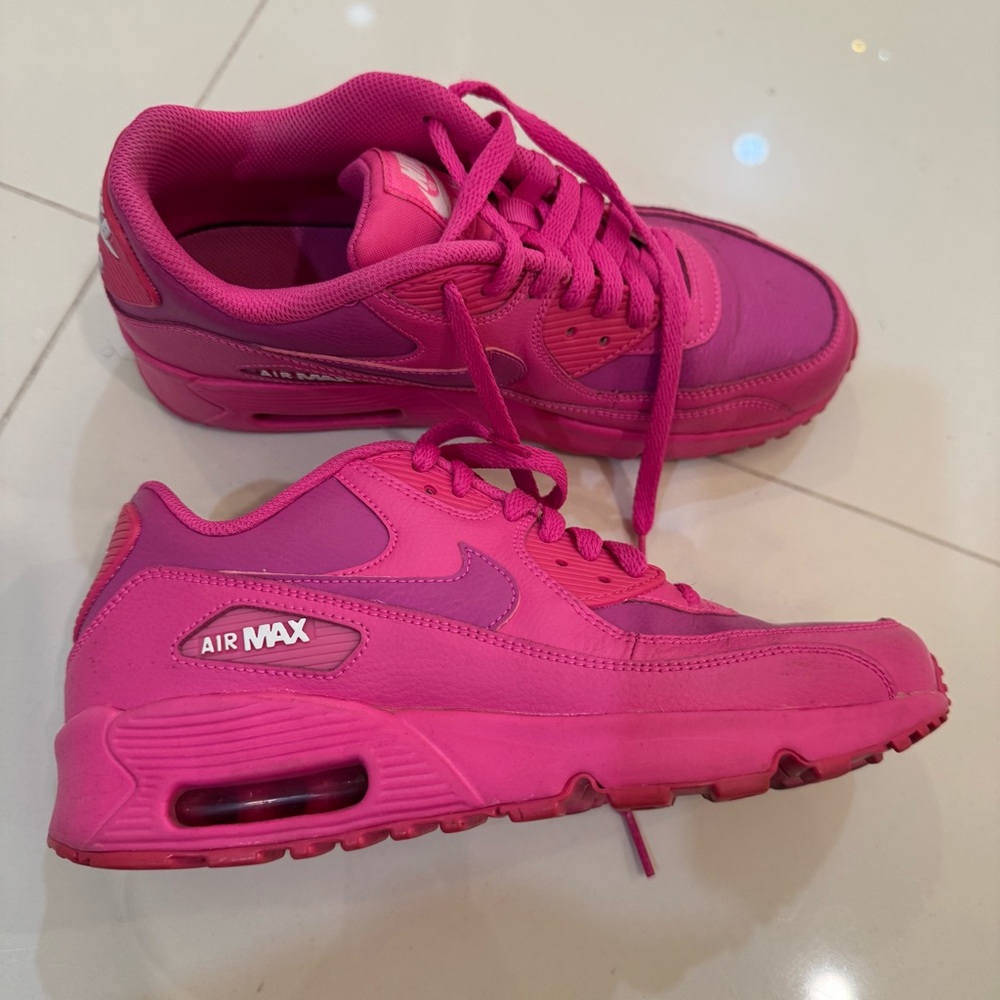 Nike Pink Air Max Sneakers with Visible Air Bubble size 6.5 youth